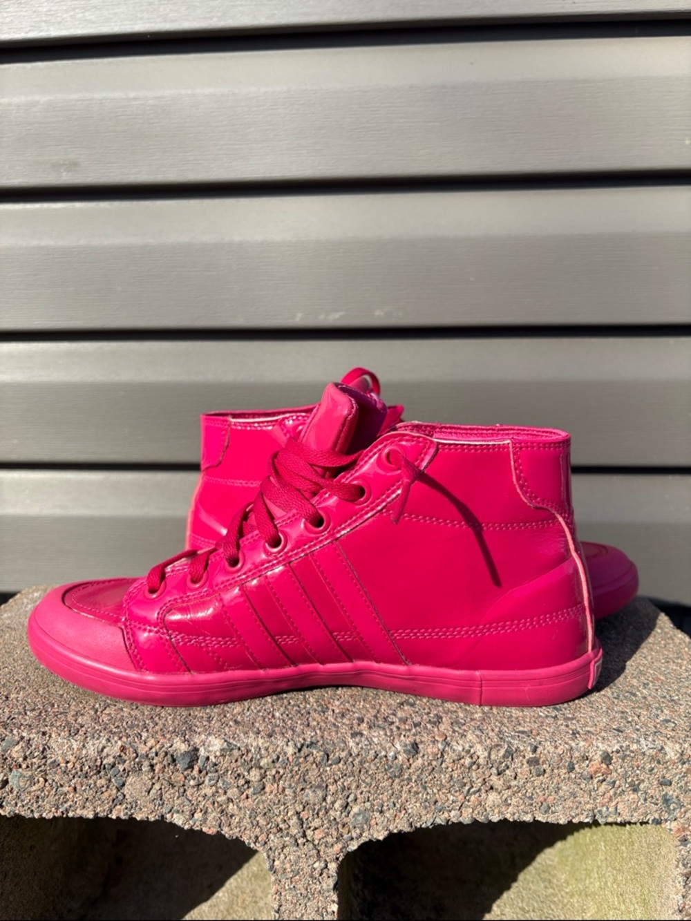 Adidas RARE HotPink High-Top Sneakers
VINTAGE 2012
NEO COLLECTION,
FANTASTIC!